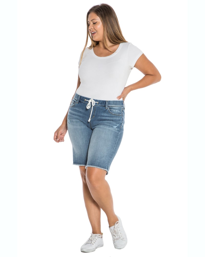 Front of a model wearing a size 14 Mid Rise Bermuda - Hazel in HAZEL by Slink Jeans. | dia_product_style_image_id:311906